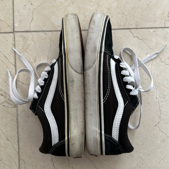 Vans Classic Old Skool Black Sneakers - Picture 2 of 4